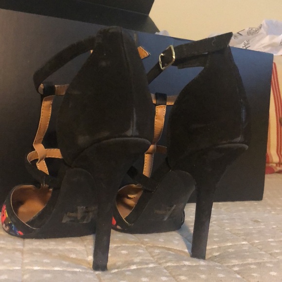 FLORAL SHOES! - Picture 4 of 5